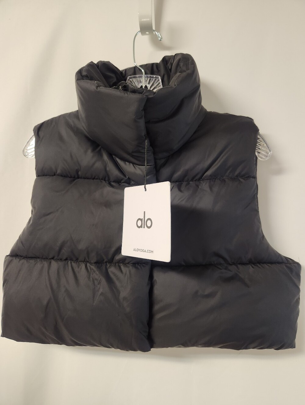 Alo Yoga NWT Extreme Cropped Gold Rush Puffer Vest XS Black Yoga